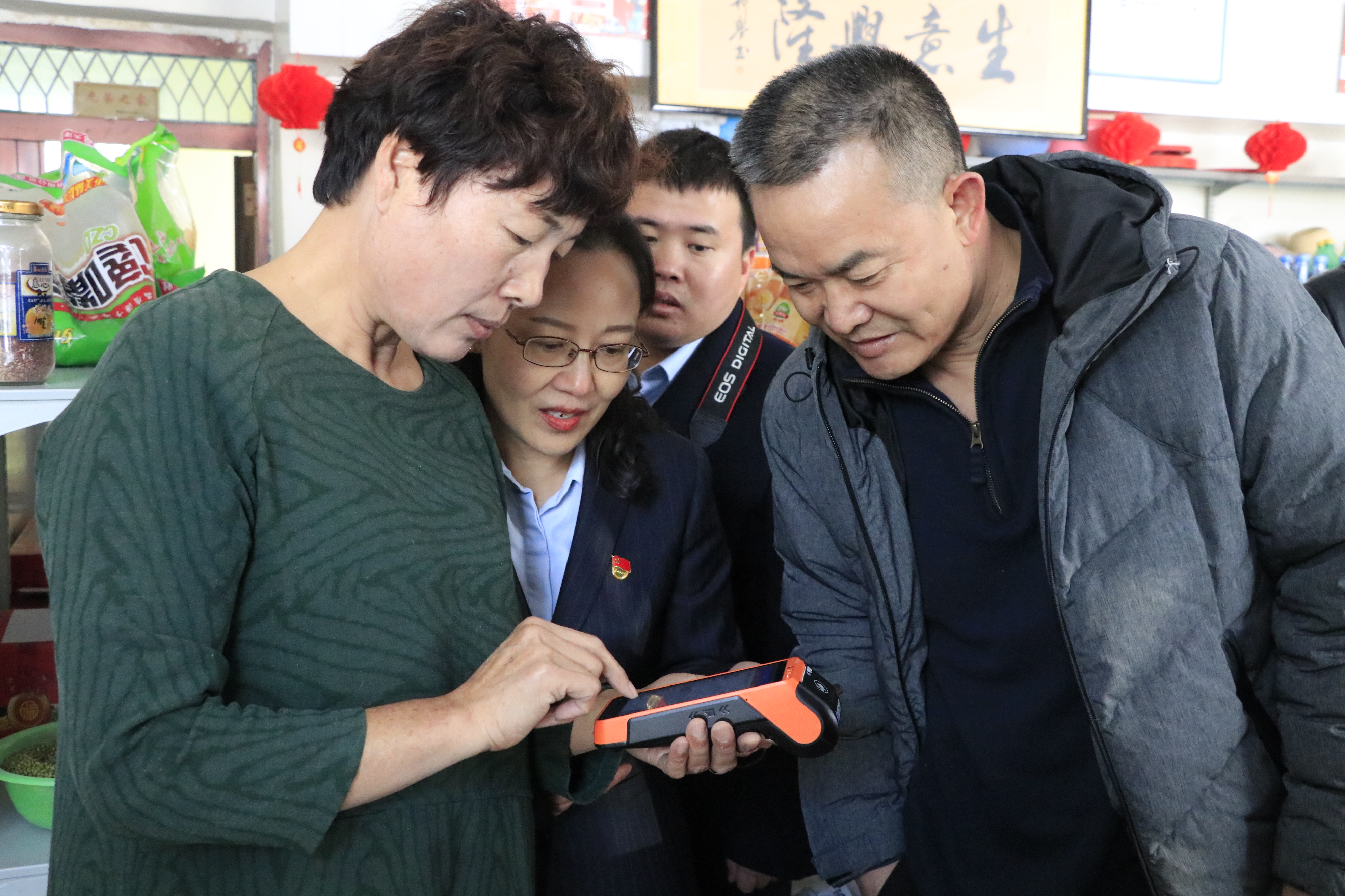 裕农通服务点 助农取款 办理业务场景