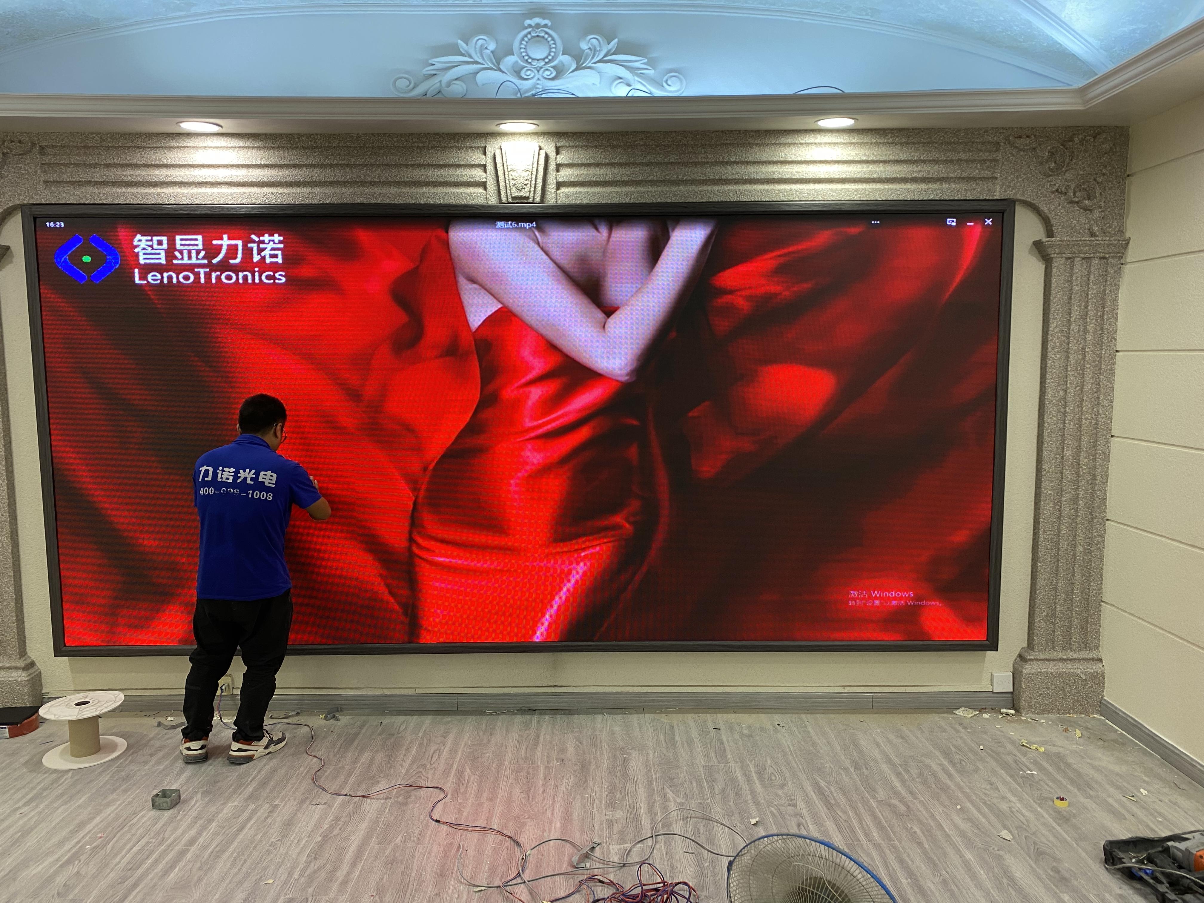 LED PLUS显示屏室内外亮度对比实拍
