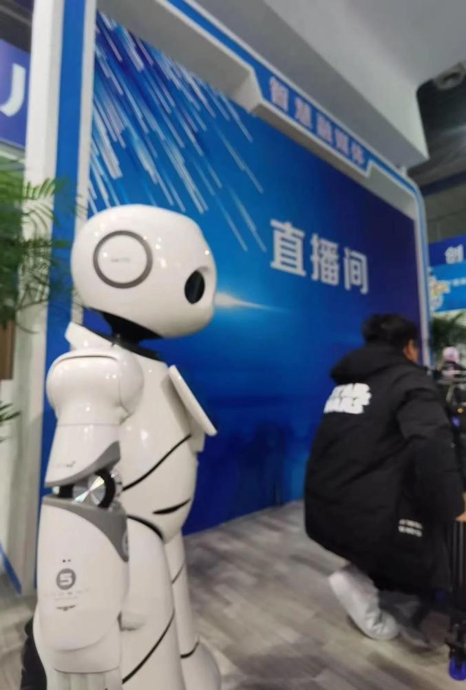 �������������ǻ�������ʵ����������