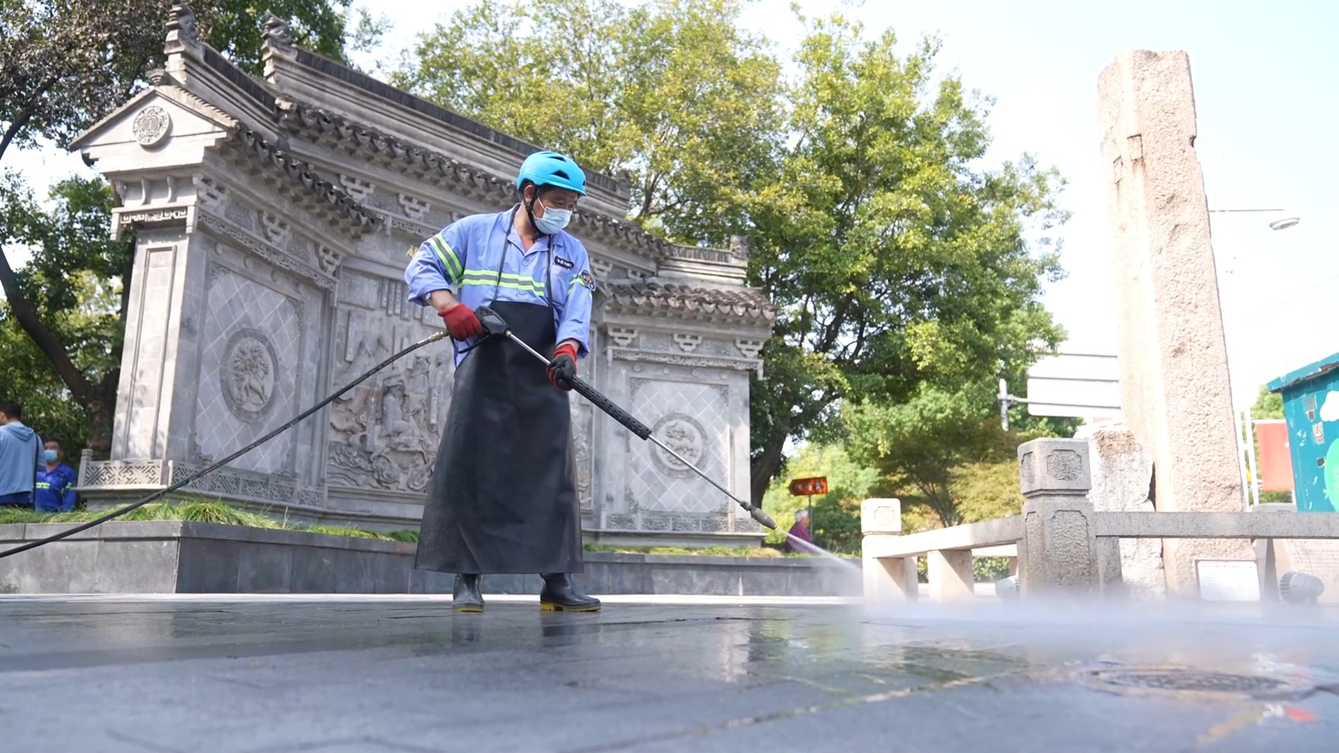 不要欺负清洁工 城市美容师 清洁工辛勤工作场景