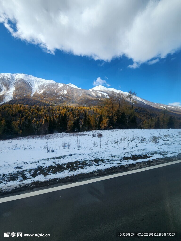 东天山秋季雪山公路自驾路况实拍