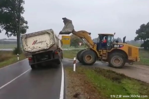 掌上黄历App日常使用 手机桌面黄历小工具