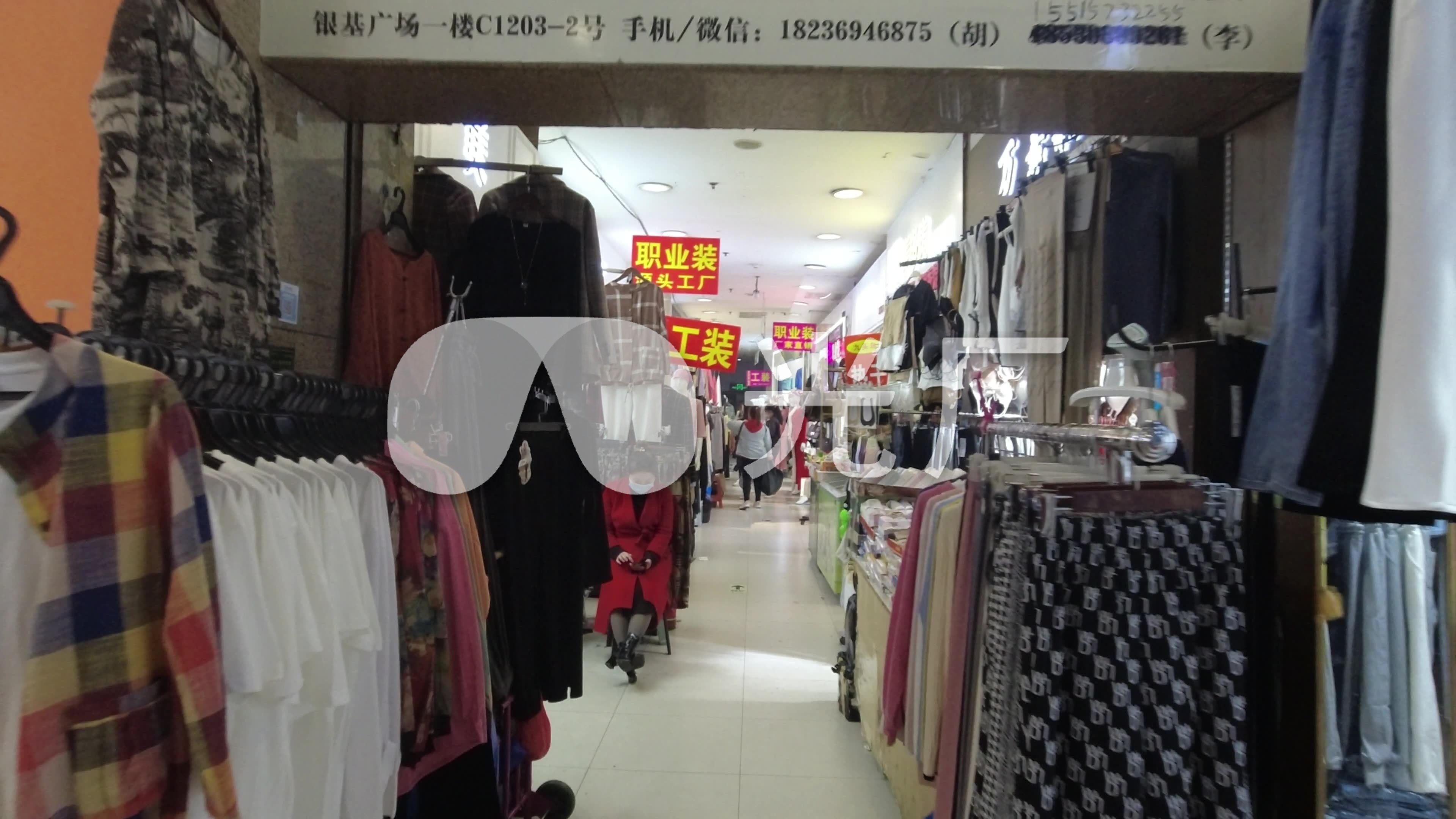 鲁中批发鞋服档口拿货实拍
