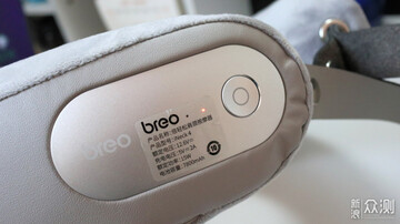 breo颈椎按摩仪细节按键与充电口特写
