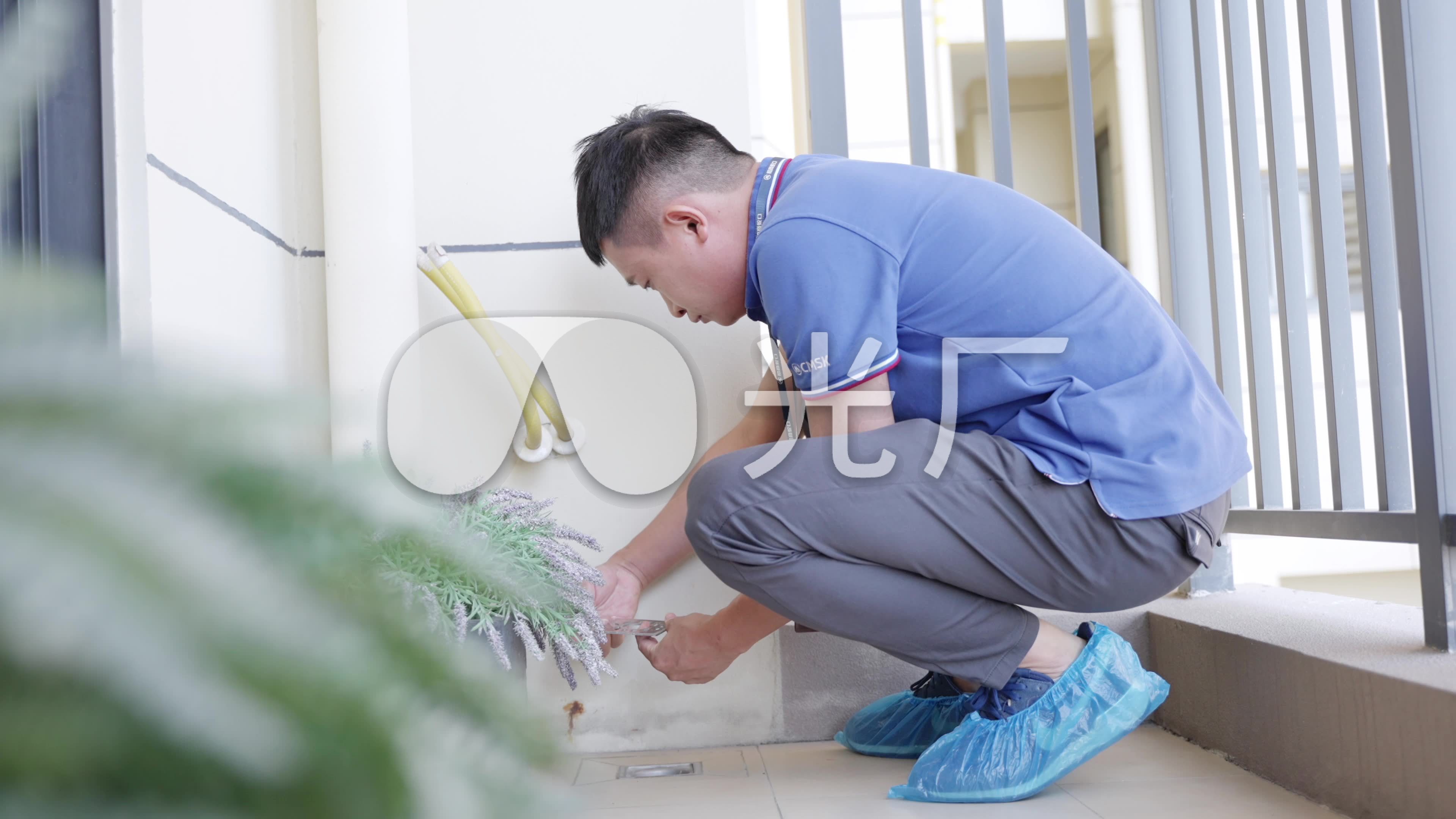 丰行万家师傅上门维修检查家电细节