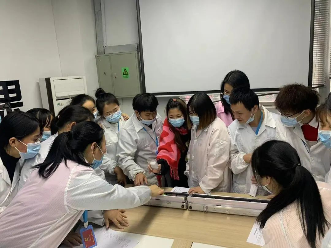 禁毒行动科普软件 家庭守护提醒 自测问卷功能页面