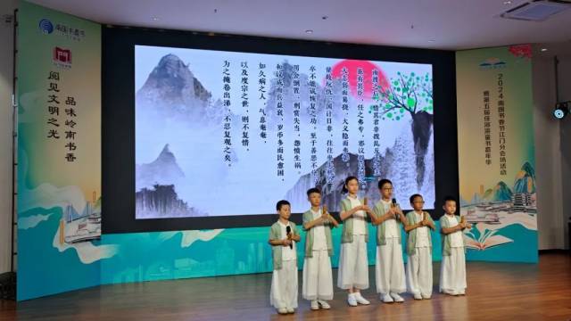 博才书院国学夏令营课堂诵读经典场景