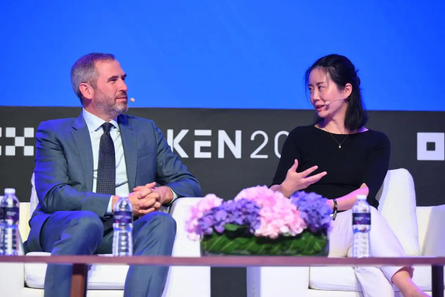 头部科技公司OKX高管齐亮相战略发布会现场,OKX高管,色彩丰富 无水印 宣传图
