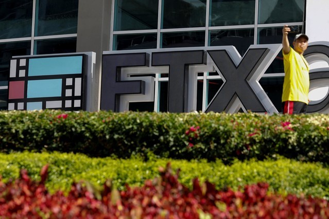 FTX交易所重启 竞标者谈判 12月中定案,关键词FTX交易所重启,关键概括整篇文章全部内容,色采丰富 无水印 宣传图