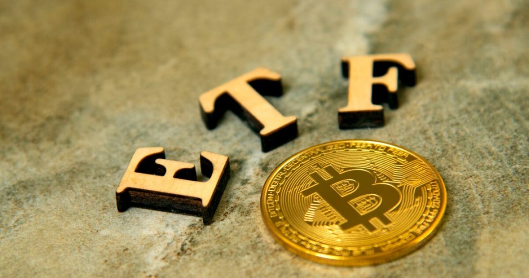 贝莱德比特币现货ETF恢复 博弈 SEC, 贝莱德比特币现货ETF, 色彩丰富 无水印