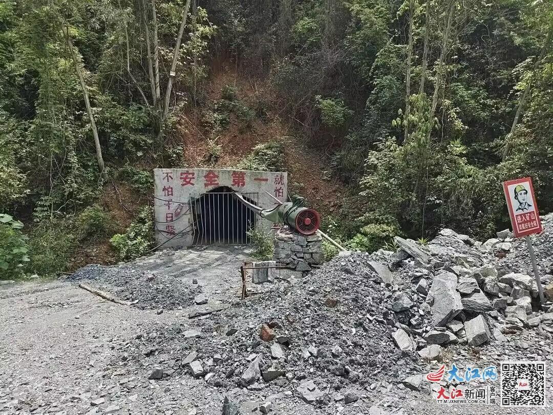 警察检查非法挖矿现场示意图,中国比特币合法性问题