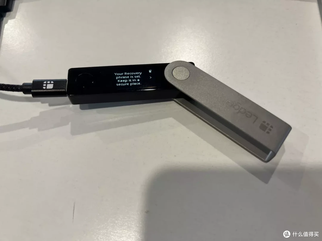 2026年Ledger Stax硬件钱包实物开箱图