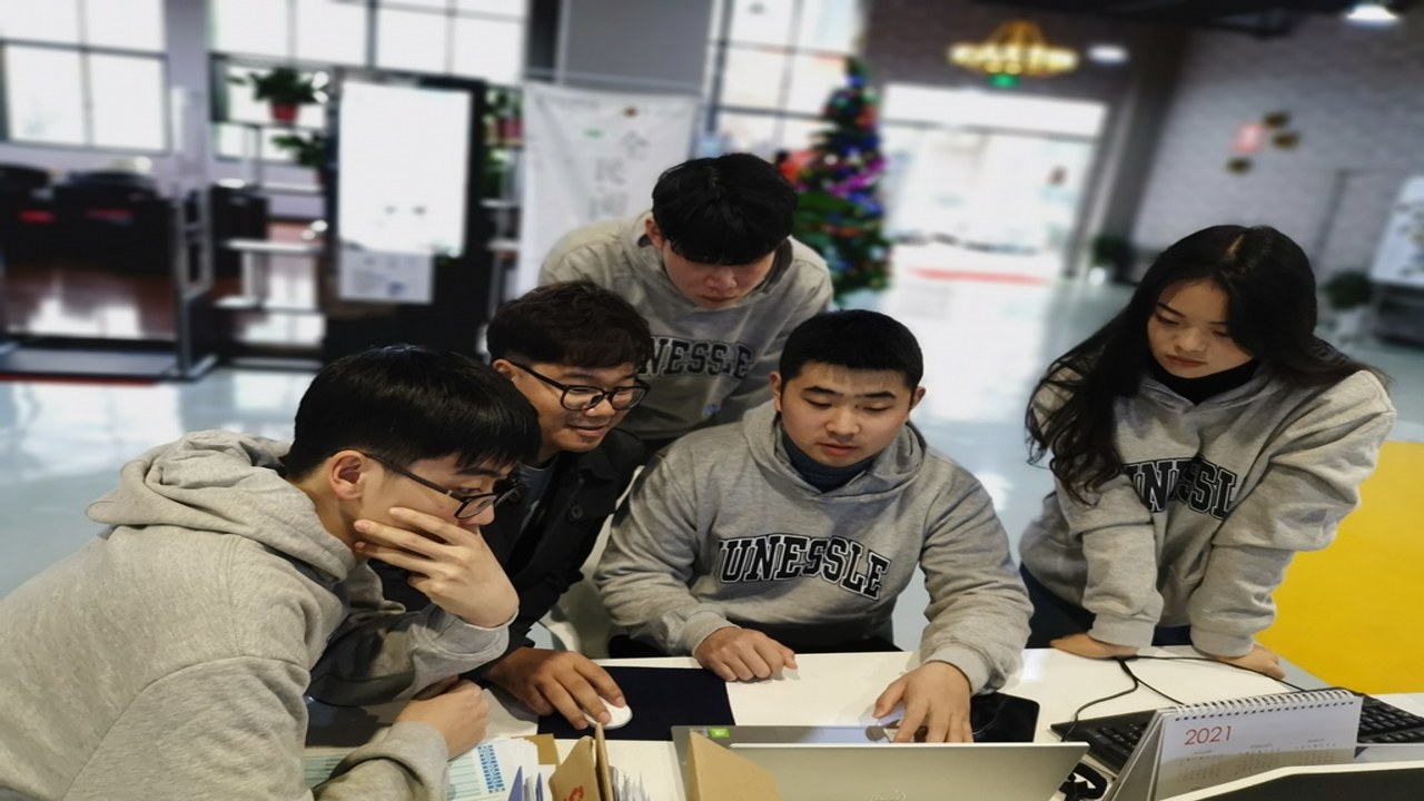 孵化团队日常晨会讨论行情照片,关键词:孵化结盟