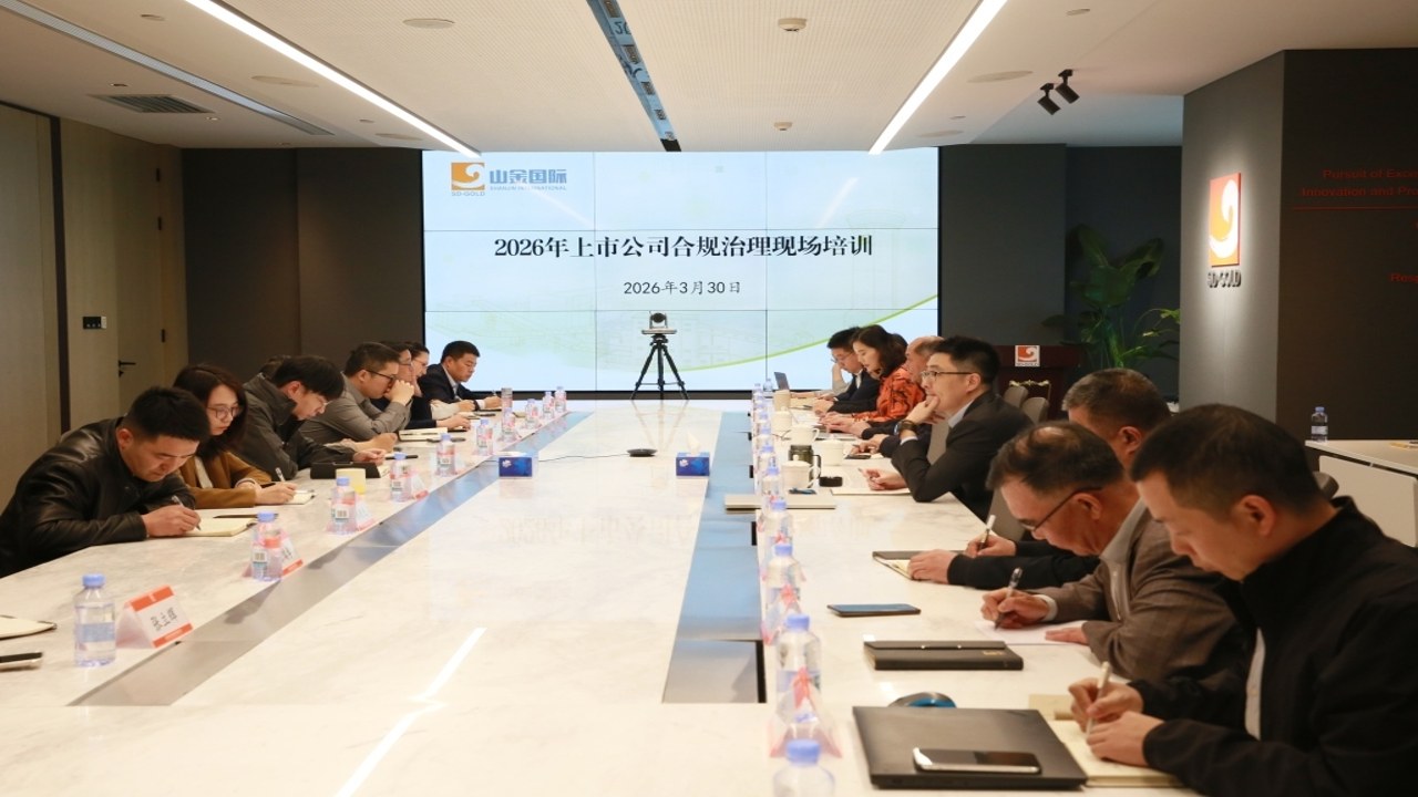 2026年预测市场新规,华尔街合规培训,员工签署合规承诺书,电脑屏幕上的风险提示弹窗