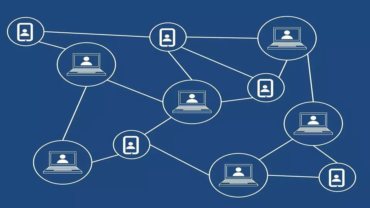 公有链应用场景示意图,包含加密货币和智能合约