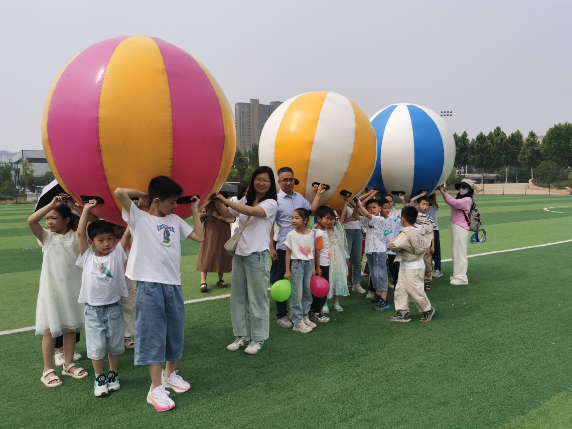 奇妙运动日亲子趣味运动会欢乐合影留念