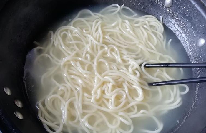 与面煮面技巧 家常面条不粘连方法
