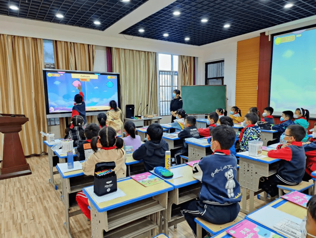 小学英语同步课堂孩子日常学习打卡配图