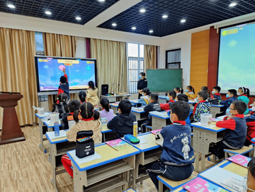 小学英语同步课堂孩子日常学习打卡配图