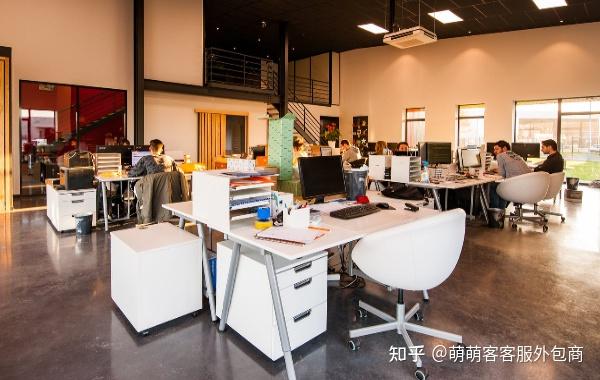 众信佳客服外包团队日常办公场景
