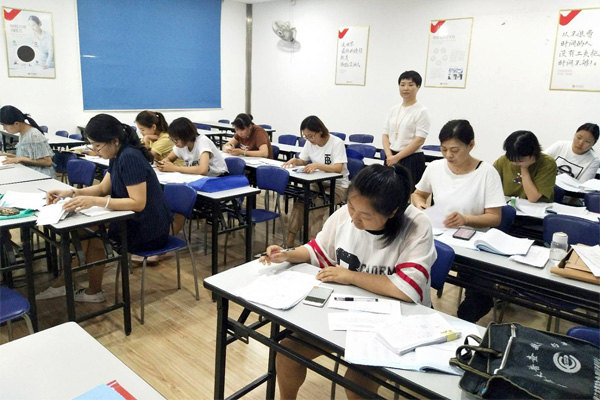仁和会计课堂学员就业上岗做账报税工作场景