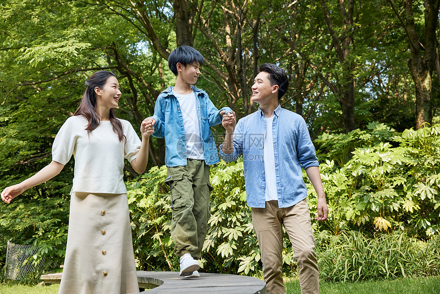 仰憩户外散步放松心情