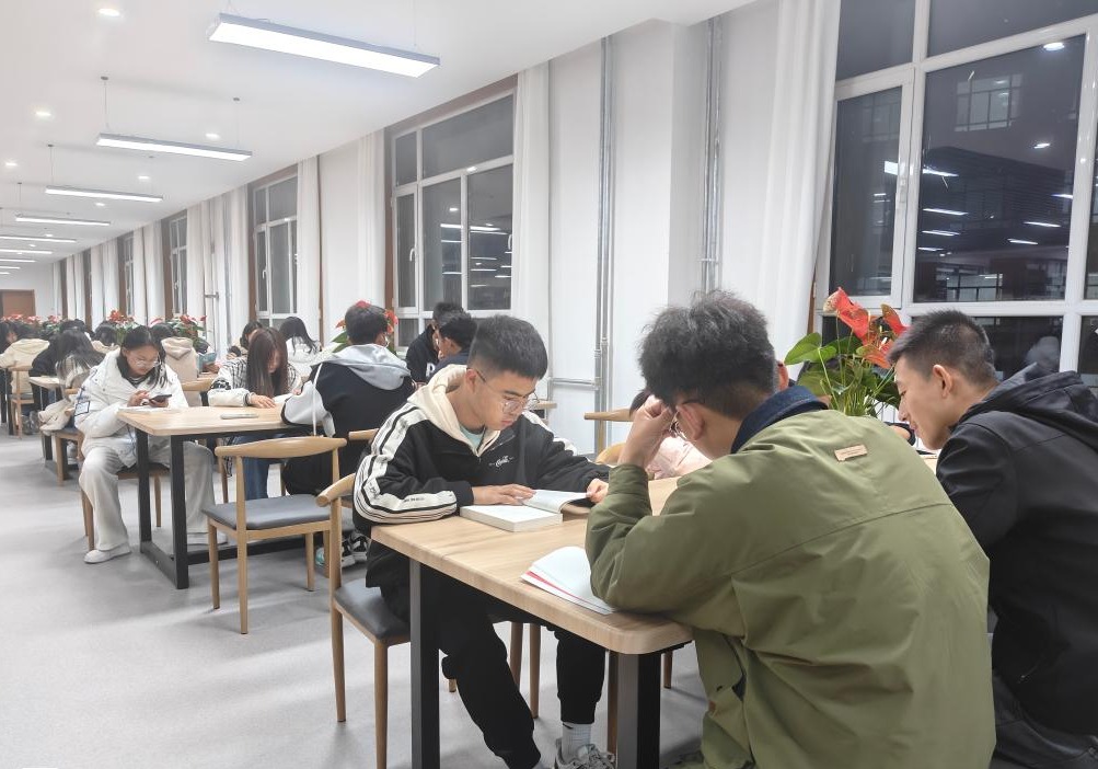 悦享校园图书馆自习室学习攻略配图