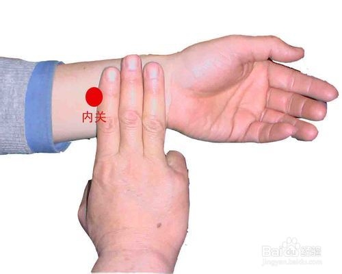 防晕车应急方法 按内关穴缓解晕车恶心