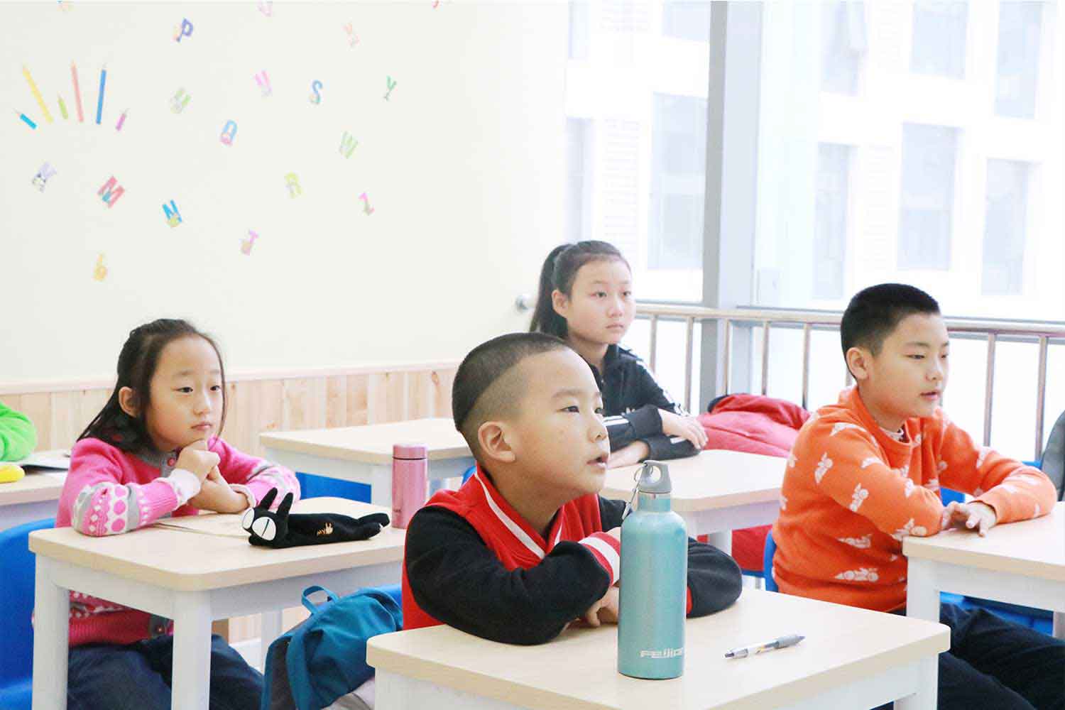 迈级小学英语同步学 家长辅导孩子学英语真实场景配图