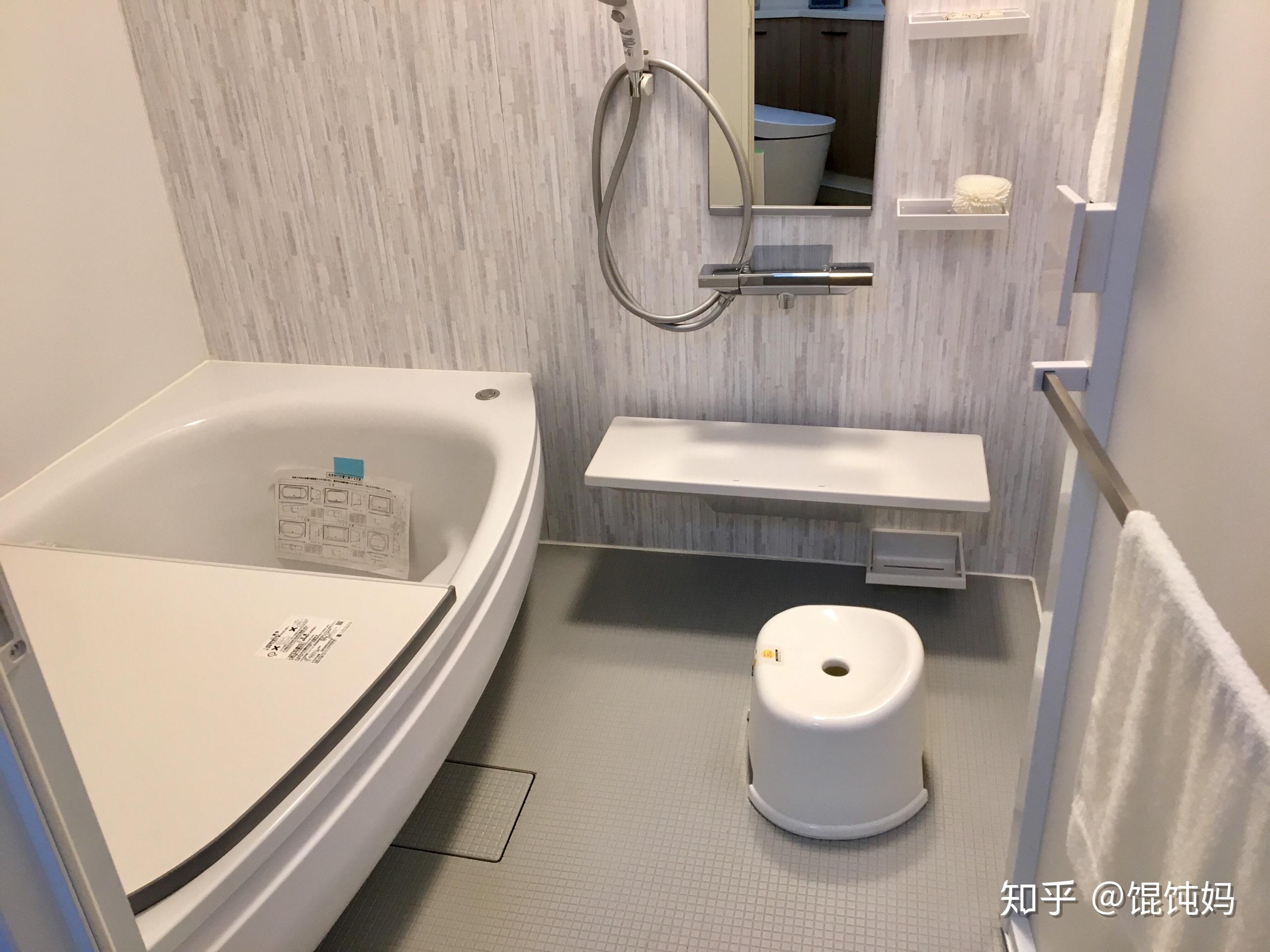 千秋家录官方最新版正版下载渠道对比截图 包含官方页面和应用市场搜索界面