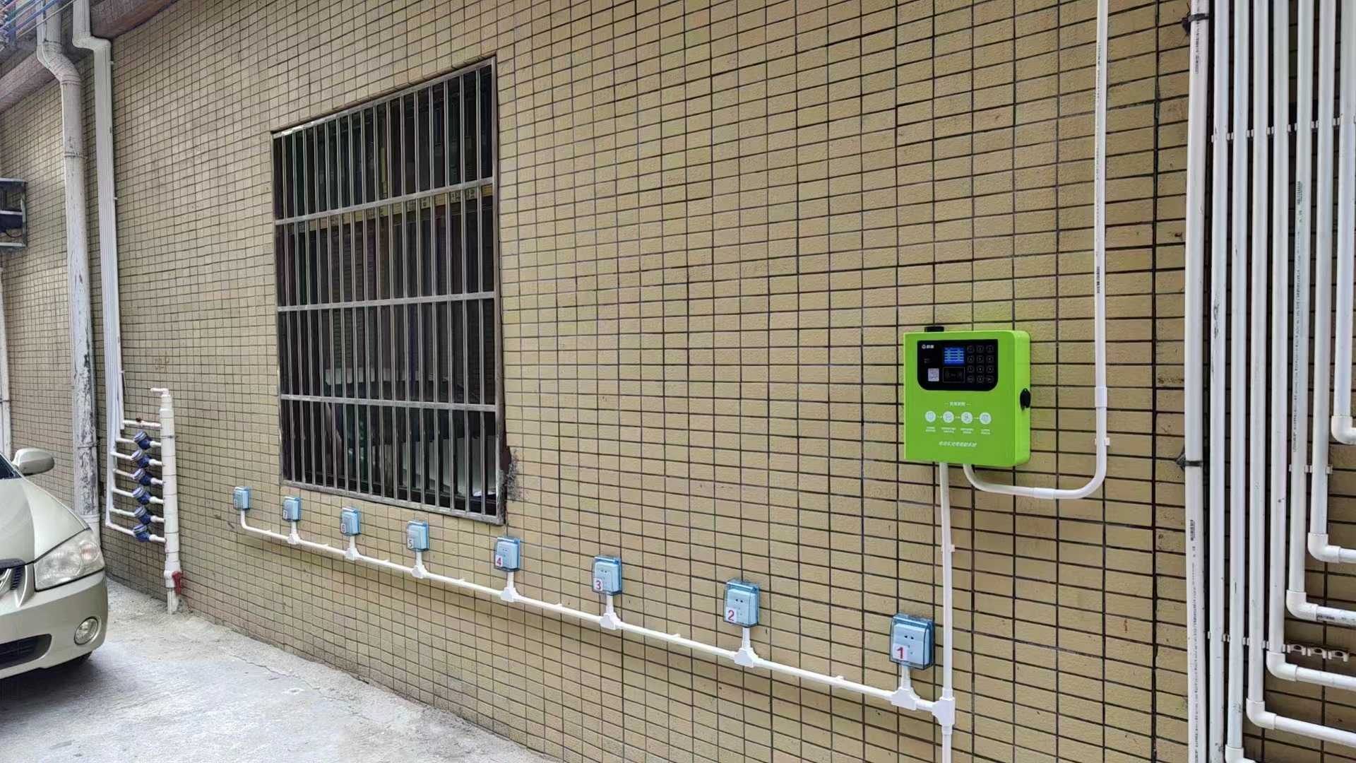 电动车充电桩安装完成效果实拍图