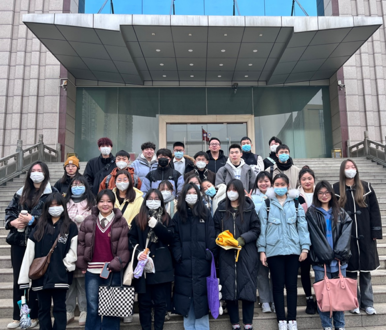 法学院毕业生真实就业出路场景图