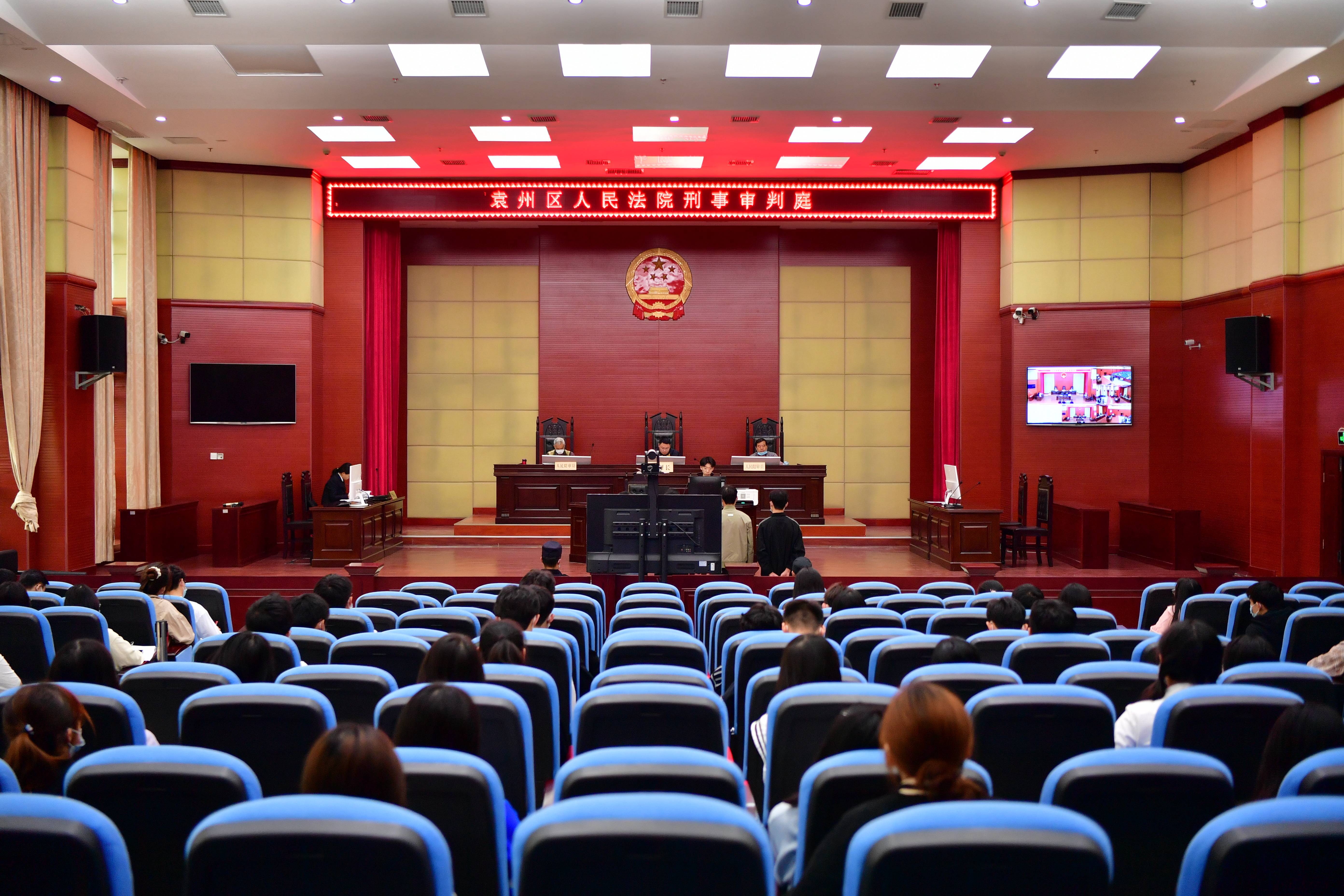 法学院毕业生考公务员进法院检察院场景