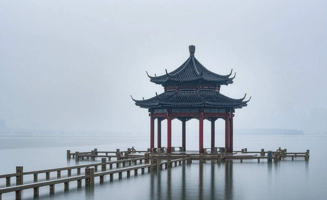 云梦泽好客湖心亭与芦苇荡景点配图