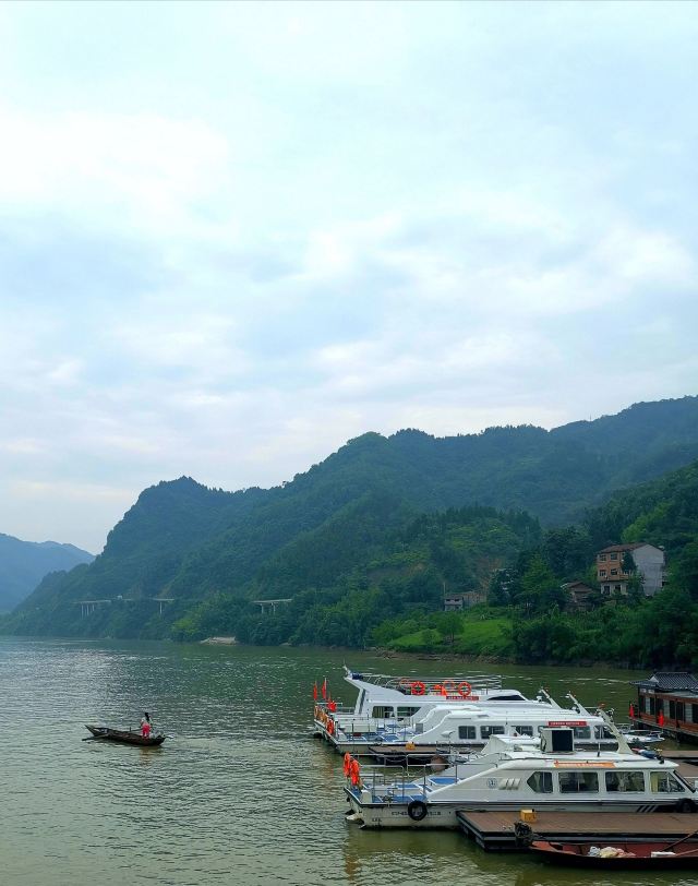 爱石泉汉江小三峡坐船游玩实拍图