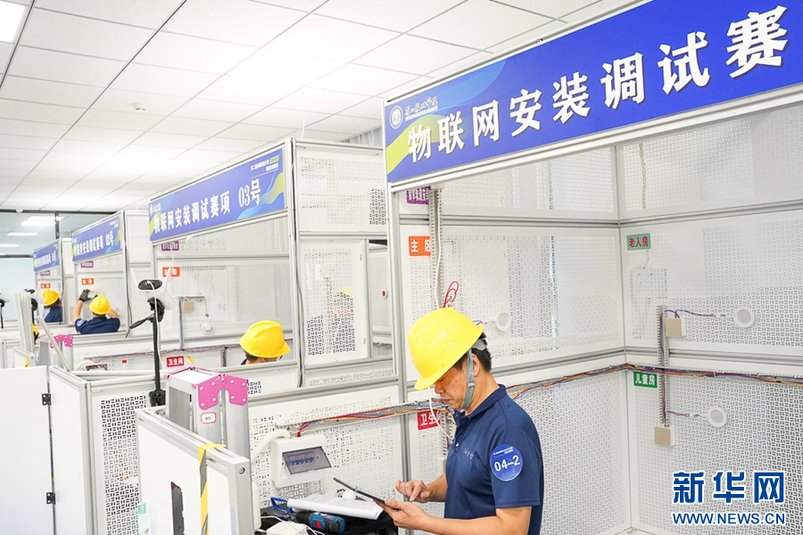 赛星物联物联网网关设备安装与现场调试实拍