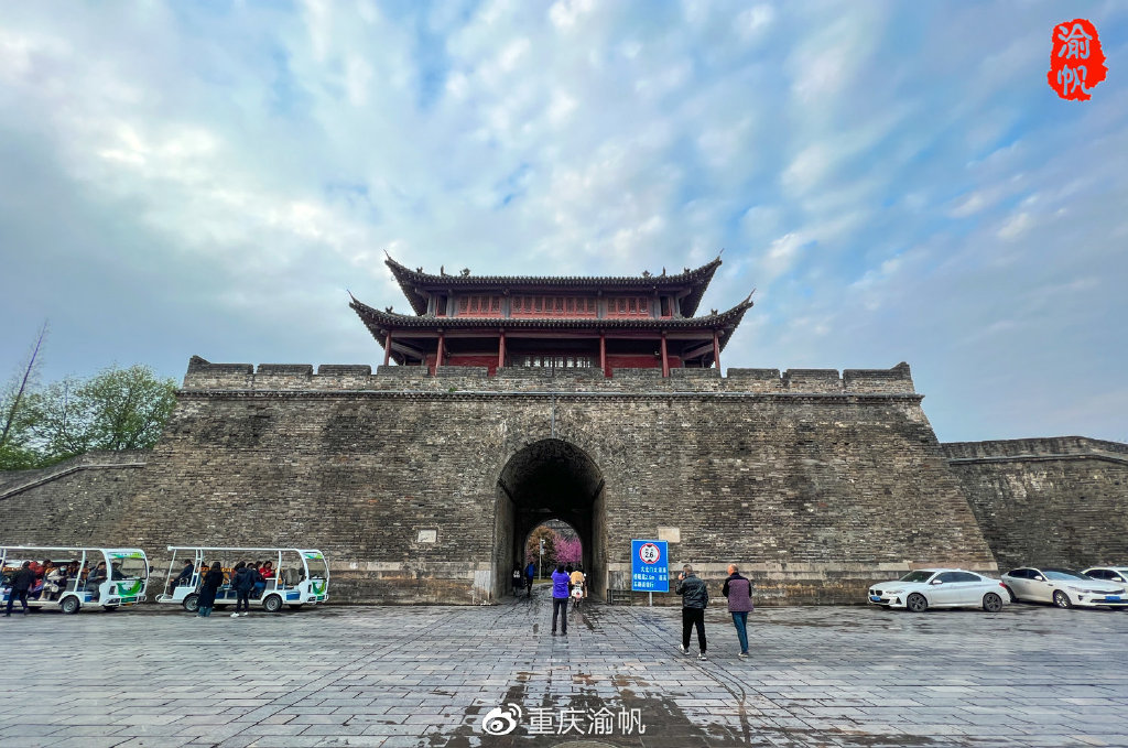 悠久平古城游玩避坑指南 城门与停车场实景