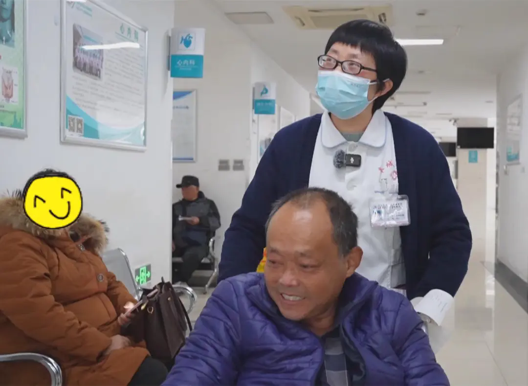 医陪伴陪诊服务帮老人看病全程陪同