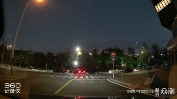 360记录仪夜间行车实拍视频截图