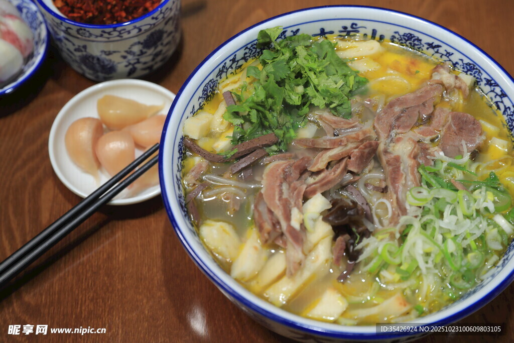 爱陇县特色美食陇州凉盘羊肉泡馍