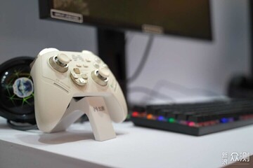 ����������Ϸ�ֱ��������豸����ʵ��